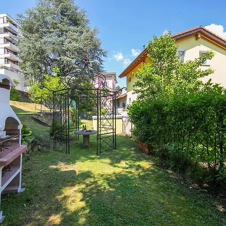 Franklin House With Private Garden - Happy