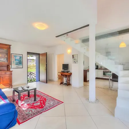 Franklin House - Happy *