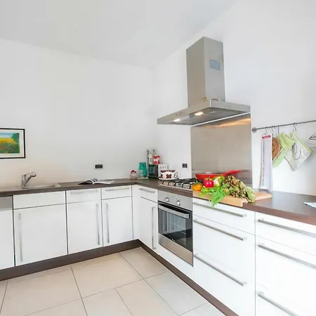 Franklin House - Happy *