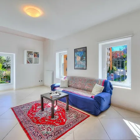 Franklin House - Happy *