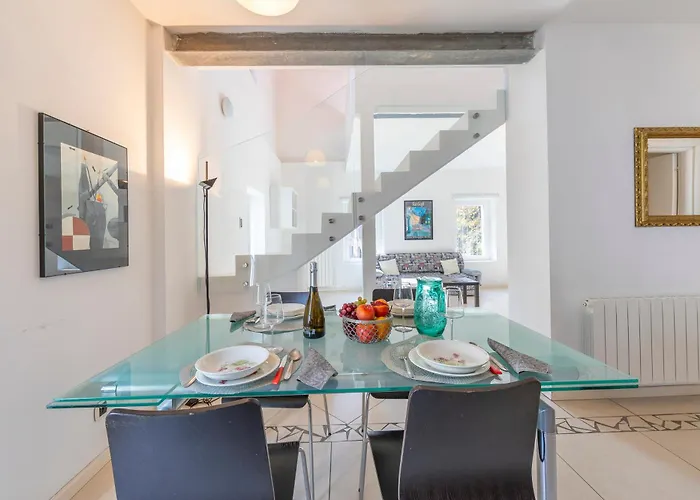 Franklin House - Happy * 盧加諾