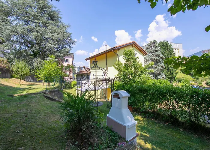 Franklin House - Happy *